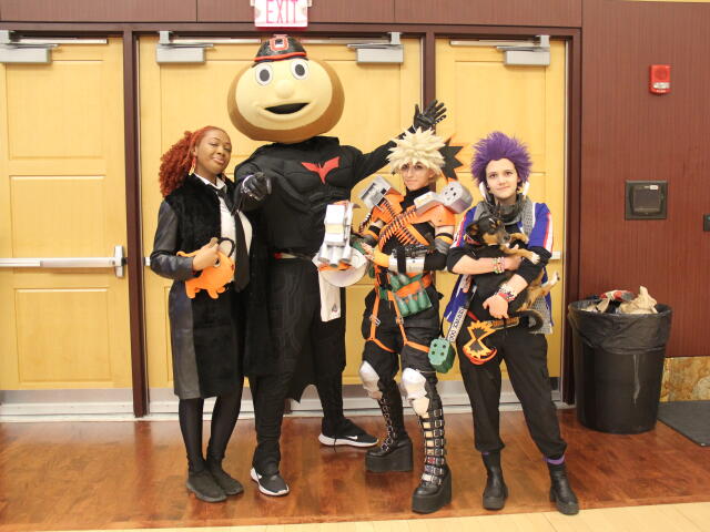 Brutus with our BuckeyeCon cosplay contest judges